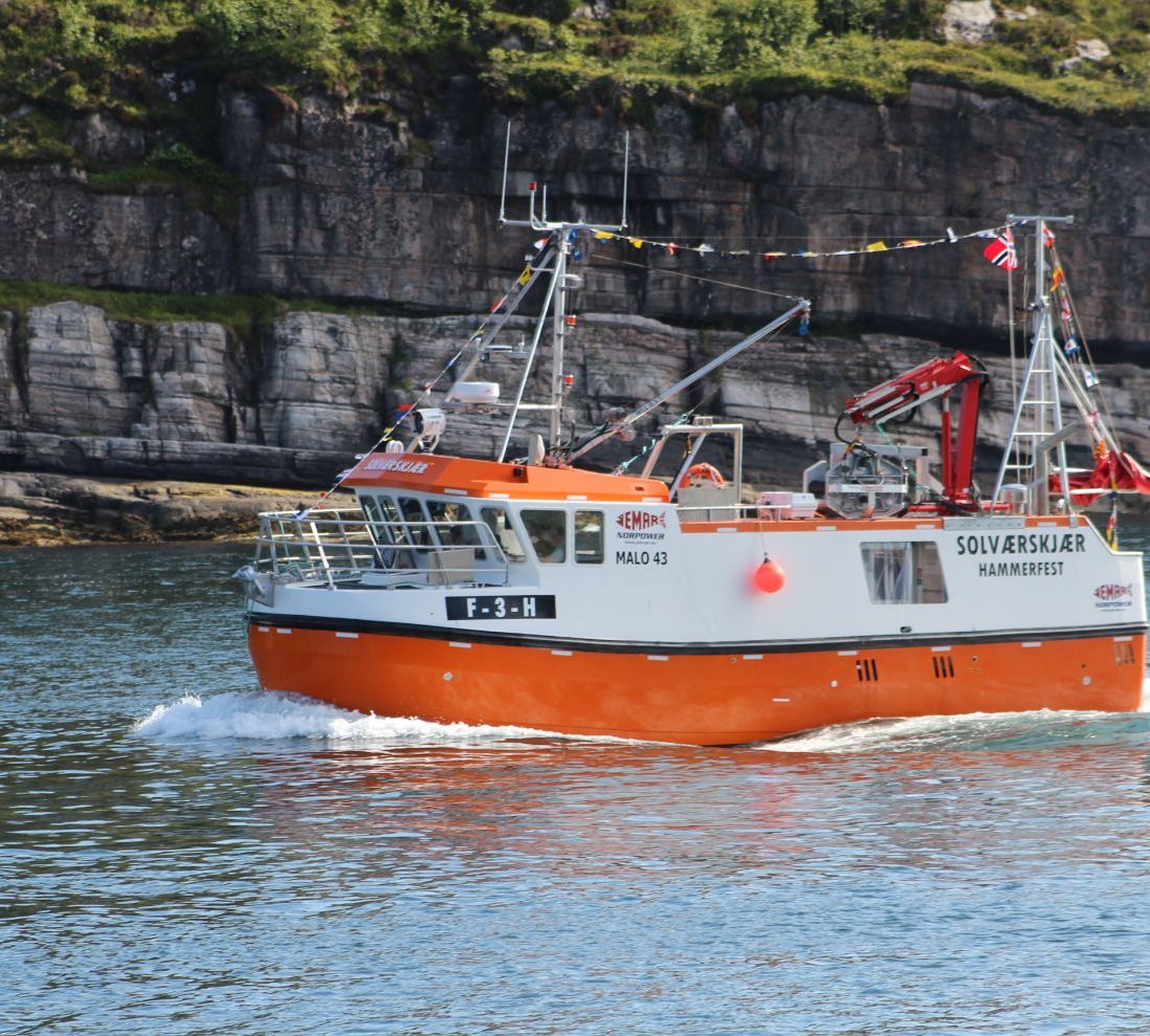 Orange og hvit sjark - MALO Sjark 43ft