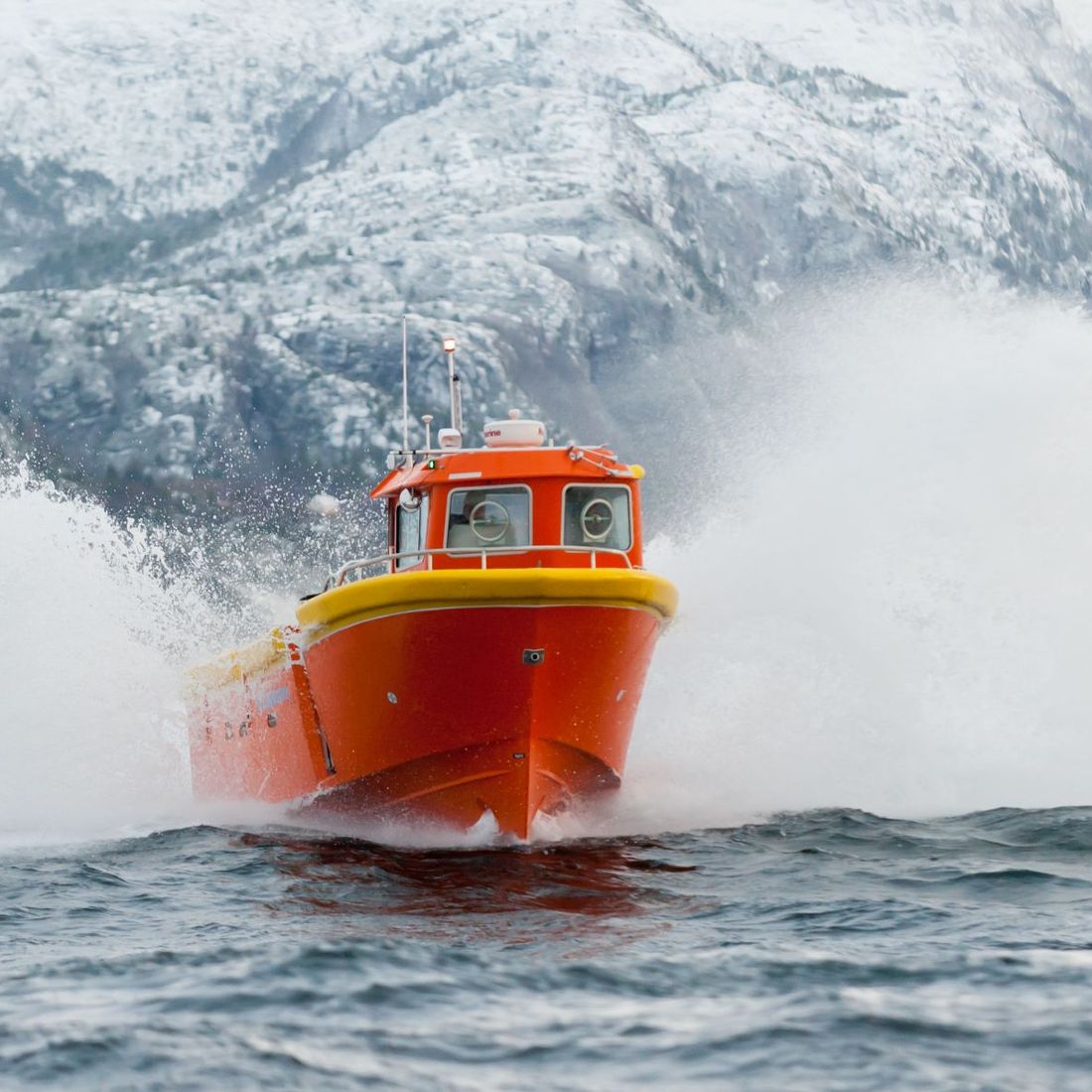 30ft Seismic Workboat på vinterstid