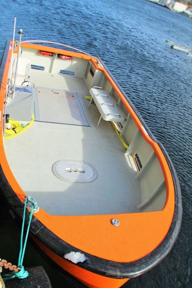 Orange båt