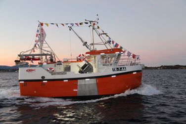 MALO Sjark 36ft i skumring