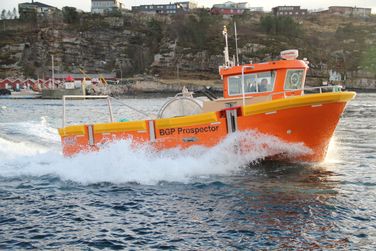 30ft Seismic Workboat på havet
