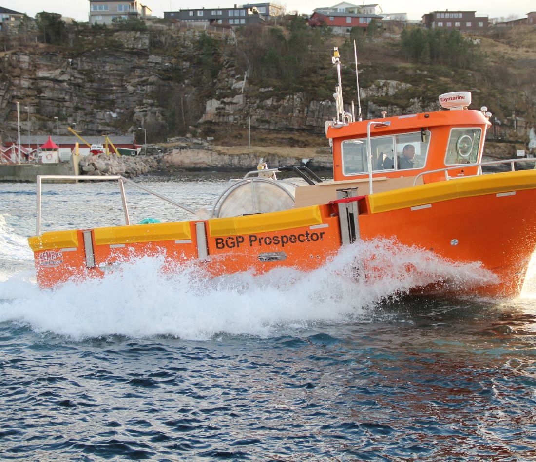 30ft Seismic Workboat på havet